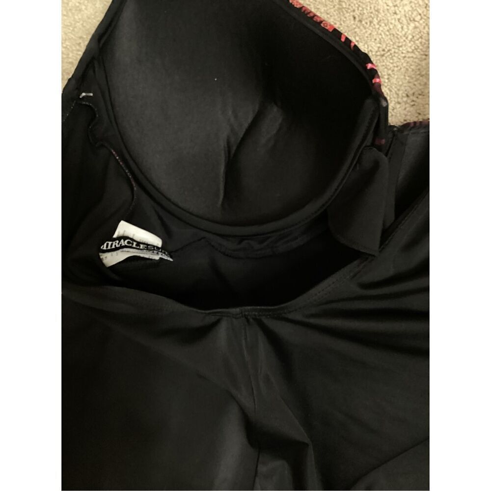 New. Miraclesuit Poppy wrap swimsuit. Size 14. Retails $194 - Picture 10 of 10